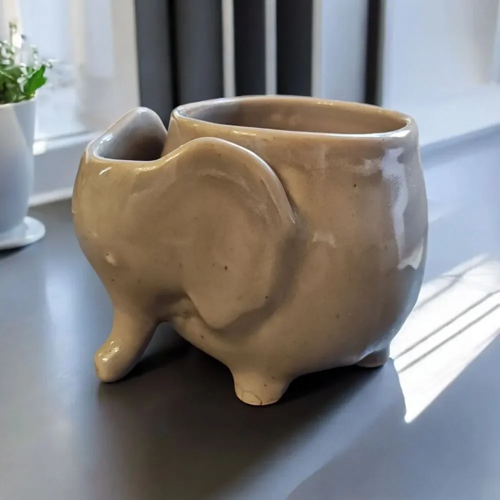 Urban Outfitters UO Gray Stoneware Animal Elephant Mug cup coffee Tea Hot Cold